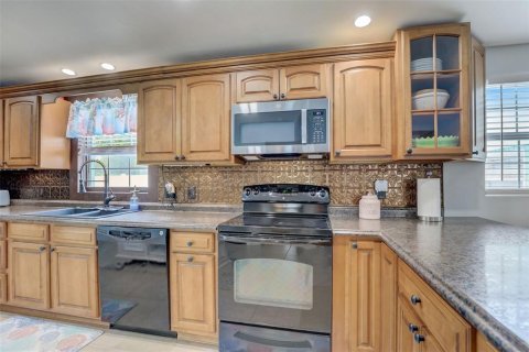 House in Bradenton, Florida 4 bedrooms, 145.11 sq.m. № 1724019 - photo 16