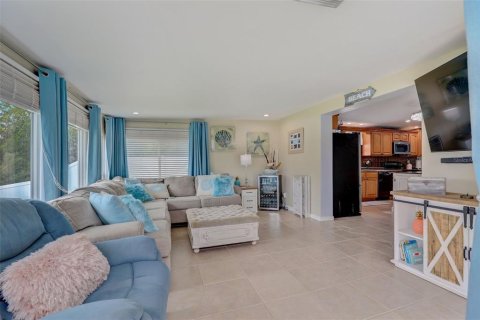 House in Bradenton, Florida 4 bedrooms, 145.11 sq.m. № 1724019 - photo 8