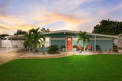 House in Bradenton, Florida 4 bedrooms, 145.11 sq.m. № 1724019 - photo 1