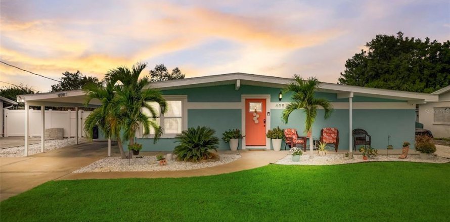 House in Bradenton, Florida 4 bedrooms, 145.11 sq.m. № 1724019