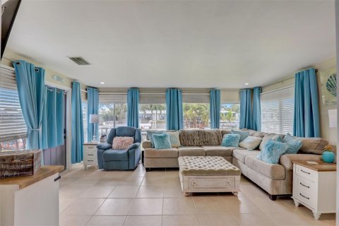 House in Bradenton, Florida 4 bedrooms, 145.11 sq.m. № 1724019 - photo 7