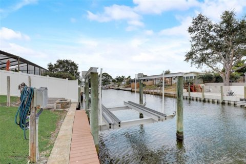 House in Bradenton, Florida 4 bedrooms, 145.11 sq.m. № 1724019 - photo 2