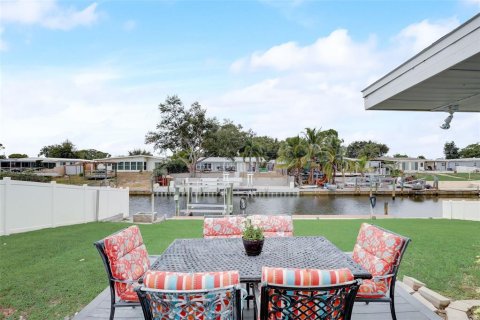 House in Bradenton, Florida 4 bedrooms, 145.11 sq.m. № 1724019 - photo 5