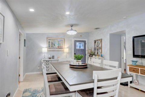 House in Bradenton, Florida 4 bedrooms, 145.11 sq.m. № 1724019 - photo 11