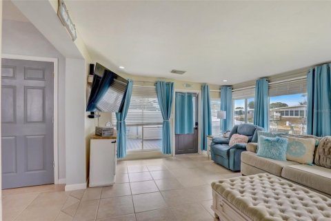 House in Bradenton, Florida 4 bedrooms, 145.11 sq.m. № 1724019 - photo 9