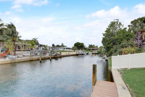 House in Bradenton, Florida 4 bedrooms, 145.11 sq.m. № 1724019 - photo 3