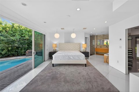 House in Miami Beach, Florida 5 bedrooms, 285.86 sq.m. № 2030916 - photo 3
