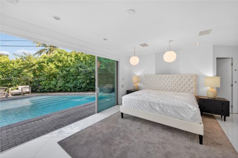House in Miami Beach, Florida 5 bedrooms, 285.86 sq.m. № 2030916 - photo 26
