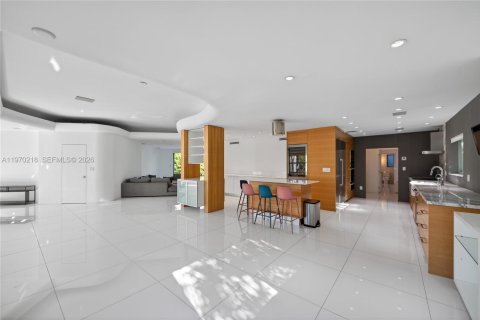 House in Miami Beach, Florida 5 bedrooms, 285.86 sq.m. № 2030916 - photo 6