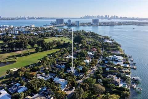 House in Miami Beach, Florida 5 bedrooms, 285.86 sq.m. № 2030916