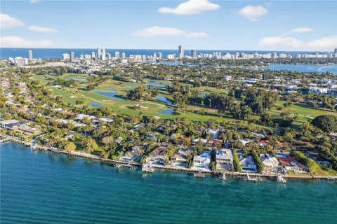 House in Miami Beach, Florida 5 bedrooms, 285.86 sq.m. № 2030916 - photo 12