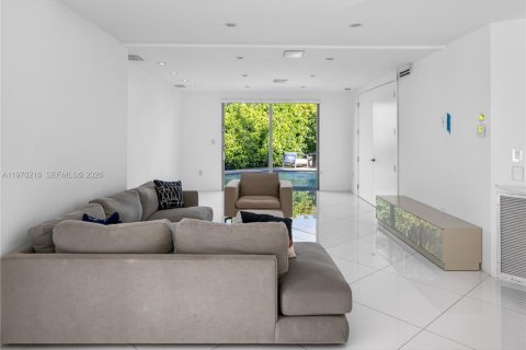 House in Miami Beach, Florida 5 bedrooms, 285.86 sq.m. № 2030916 - photo 23