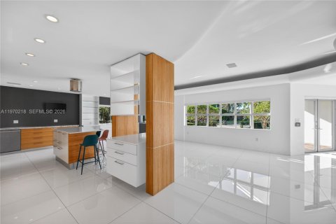 House in Miami Beach, Florida 5 bedrooms, 285.86 sq.m. № 2030916 - photo 22