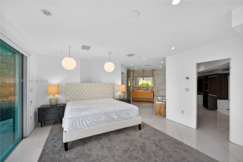 House in Miami Beach, Florida 5 bedrooms, 285.86 sq.m. № 2030916 - photo 28