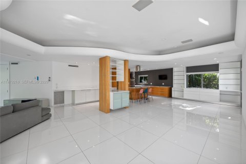House in Miami Beach, Florida 5 bedrooms, 285.86 sq.m. № 2030916 - photo 13