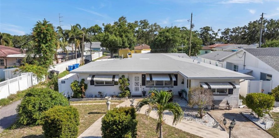 Villa ou maison à Saint Petersburg, Floride 4 chambres, 146.04 m2 № 1839877