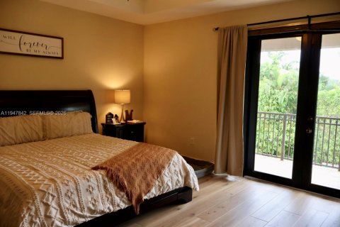Casa en venta en Cutler Bay, Florida, 5 dormitorios, 366.5 m2 № 2005047 - foto 10