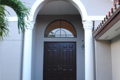 Villa ou maison à Cutler Bay, Floride 5 chambres, 366.5 m2 № 2005047