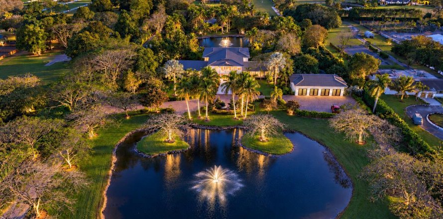 Villa ou maison à Southwest Ranches, Floride 8 chambres, 2177.81 m2 № 2409314