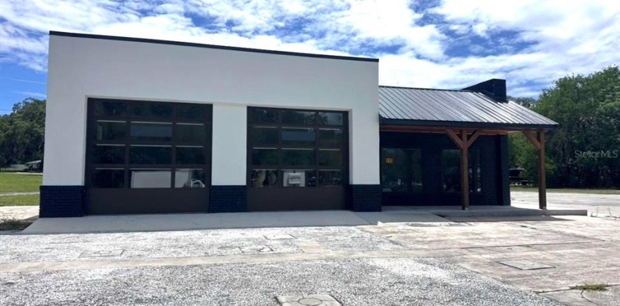 Commercial property in Inverness, Florida № 2212902
