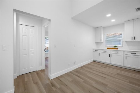 Casa en venta en Clearwater, Florida, 2 dormitorios, 123.19 m2 № 2386031 - foto 25