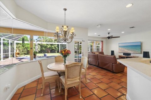 Villa ou maison à vendre à Punta Gorda, Floride: 4 chambres, 264.59 m2 № 2416985 - photo 9