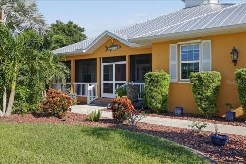 Villa ou maison à vendre à Punta Gorda, Floride: 4 chambres, 264.59 m2 № 2416985 - photo 2