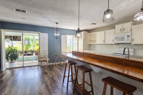 House in Lakeland, Florida 2 bedrooms, 121.33 sq.m. № 2427609 - photo 6