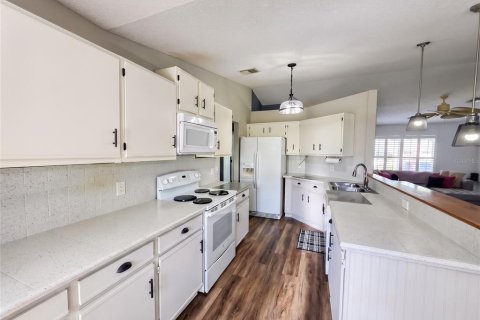 House in Lakeland, Florida 2 bedrooms, 121.33 sq.m. № 2427609 - photo 9