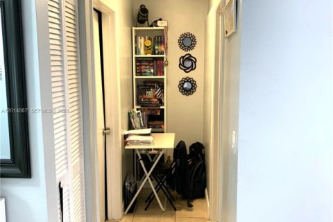 Touwnhouse à vendre à Miami, Floride: 2 chambres, 90.12 m2 № 2155104 - photo 10