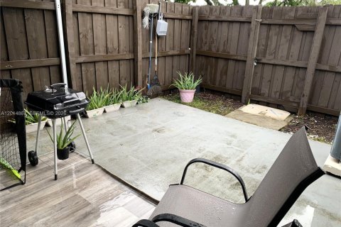 Touwnhouse à vendre à Miami, Floride: 2 chambres, 90.12 m2 № 2155104 - photo 19