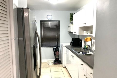 Touwnhouse à vendre à Miami, Floride: 2 chambres, 90.12 m2 № 2155104 - photo 6