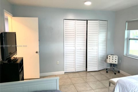 Touwnhouse à vendre à Miami, Floride: 2 chambres, 90.12 m2 № 2155104 - photo 12