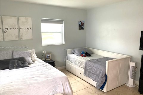 Touwnhouse à vendre à Miami, Floride: 2 chambres, 90.12 m2 № 2155104 - photo 14