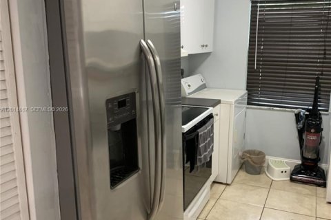 Touwnhouse à vendre à Miami, Floride: 2 chambres, 90.12 m2 № 2155104 - photo 7