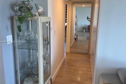 Condo in North Miami, Florida, 2 bedrooms  № 1999122 - photo 7