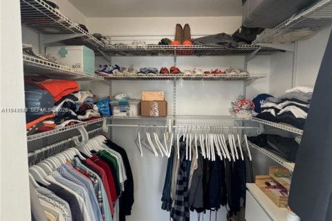 Condo in North Miami, Florida, 2 bedrooms  № 1999122 - photo 13