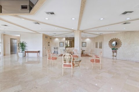 Condo in South Palm Beach, Florida, 2 bedrooms  № 1007352 - photo 1