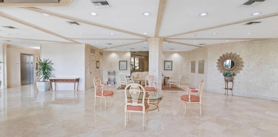 Condo in South Palm Beach, Florida, 2 bedrooms № 1007352