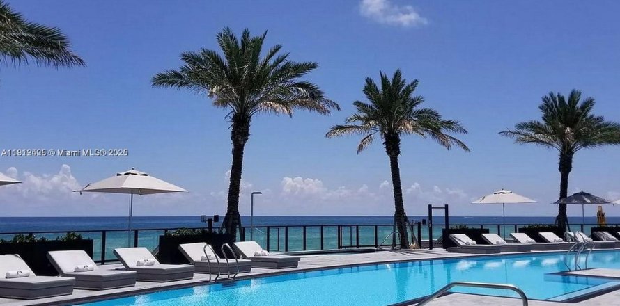 Condo in Sunny Isles Beach, Florida, 4 bedrooms  № 2015640