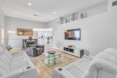 Villa ou maison à vendre à Miami, Floride: 3 chambres, 154.03 m2 № 2053966 - photo 16