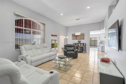 Villa ou maison à vendre à Miami, Floride: 3 chambres, 154.03 m2 № 2053966 - photo 13