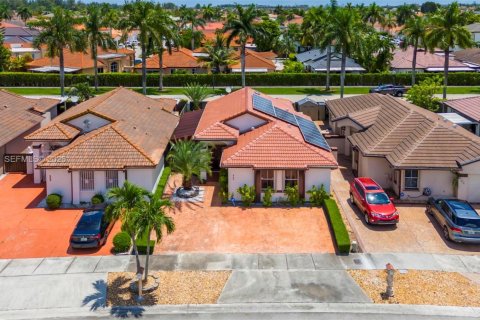 Villa ou maison à vendre à Miami, Floride: 3 chambres, 154.03 m2 № 2053966 - photo 5