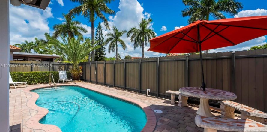 Villa ou maison à Miami, Floride 3 chambres, 154.03 m2 № 2053966