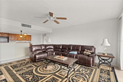 Condominio en alquiler en Treasure Island, Florida, 3 dormitorios, 165.37 m2 № 1554225 - foto 11
