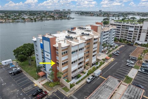 Condominio en alquiler en Treasure Island, Florida, 3 dormitorios, 165.37 m2 № 1554225 - foto 1