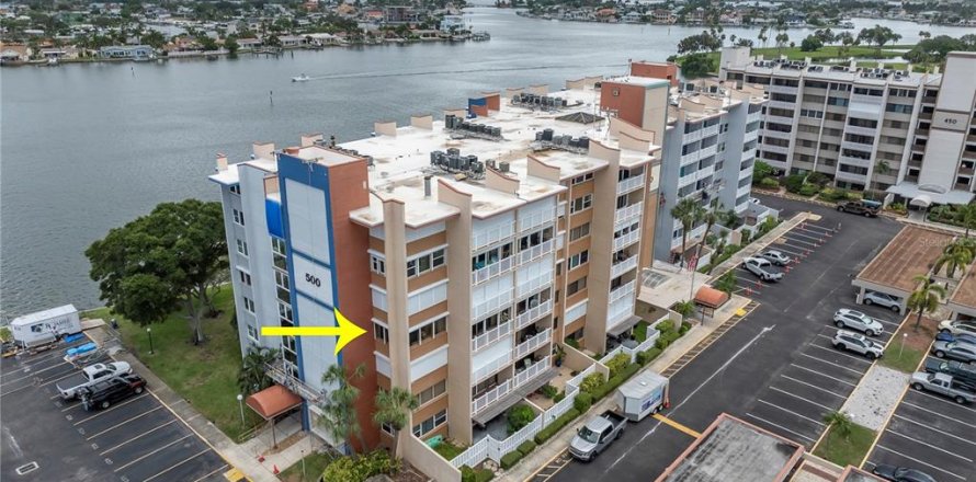 Condo à Treasure Island, Floride, 3 chambres № 1554225