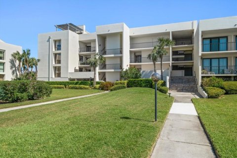Condo in Belleair, Florida, 2 bedrooms  № 1415963 - photo 1