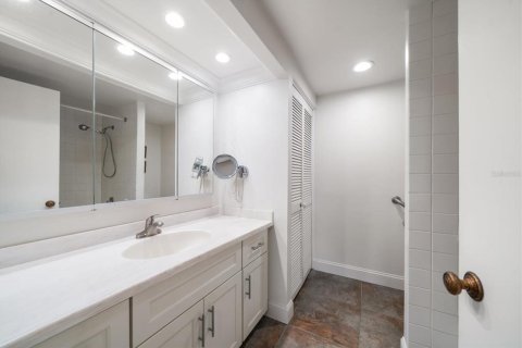 Condo in Belleair, Florida, 2 bedrooms  № 1415963 - photo 20