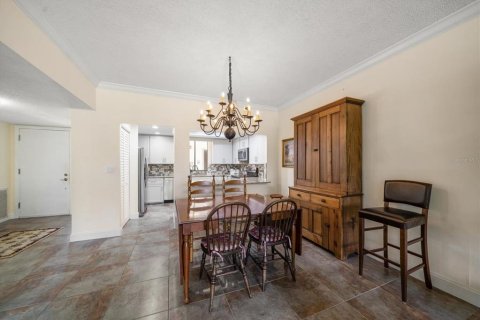 Condo in Belleair, Florida, 2 bedrooms  № 1415963 - photo 17